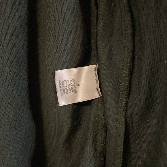 Francesca’s green ribbed v-neck cropped top. Size medium, only worn once. - Picture 6 of 6